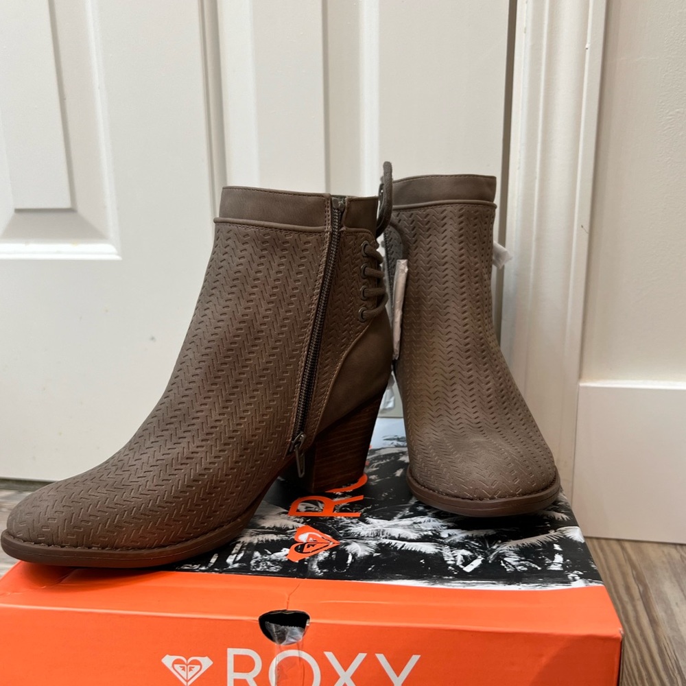 Roxy Devon Bootie, lace-up side zip bootie, size 10, brown